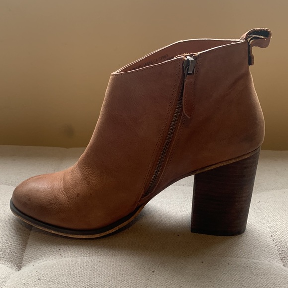 B.P.  Women's Brown Block Heel Leather Bootie Size 9.5 - Picture 2 of 15